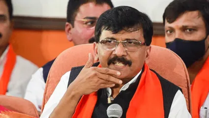 ‘आम्ही स्वाभिमानी आणि निष्ठावंत, अशी अनेक पदं ओवाळून टाकू’; गटनेते पदावरून हकालपट्टी झाल्यानंतर संजय राऊतांची पहिली प्रतिक्रिया