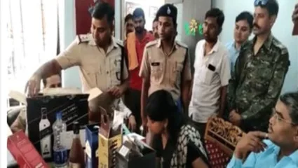 चक्क शाळेत मुख्याध्यापकाकडे आढळल्या दारूच्या बाटल्या, कंडोम अन् बरंच काही; शाळाच झाली सील