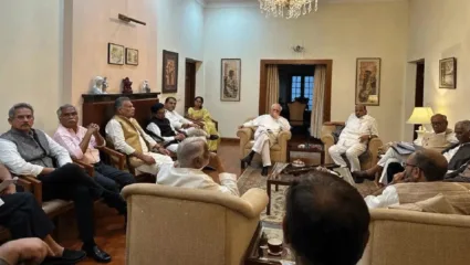 राष्ट्रवादी काँग्रेसचे अध्यक्ष शरद पवार यांच्या निवासस्थानी विरोधकांची बैठक; ‘या’ मुद्द्यांवर चर्चा