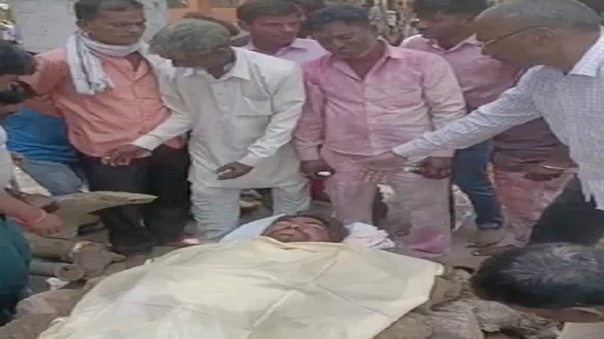 ‘गंगाजल’ ऐवजी तोंडात टाकली ‘दारू’, मुलांनी पूर्ण केली वडिलांची शेवटची इच्छा