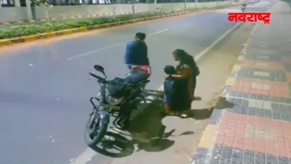 माणुसकी अजूनही जिवंत आहे! अर्ध्या रात्री, सुनसान रस्ता आणि बाइकने दिला दगा, रस्त्यावर उभं होतं कुटुंब; पुढे जे झालं…झाला VIRAL VIDEO
