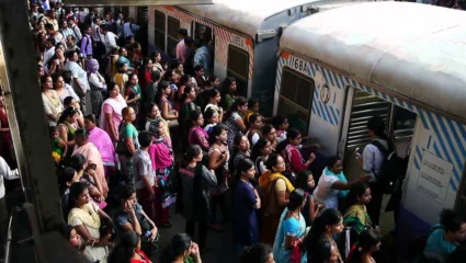 रेल्वेचा 38 तासांचा मेगाब्लॉक; प्रवाशांचे अतोनात हाल, वाहतुकीला आजही बसणार फटका?