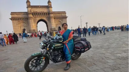 भारताची संस्कृती जगभरात पोहोचवण्याचा ध्यास, नऊवारी नेसून रमिला लटपटेचा मोटरसायकलवर ऐतिहासिक प्रवास