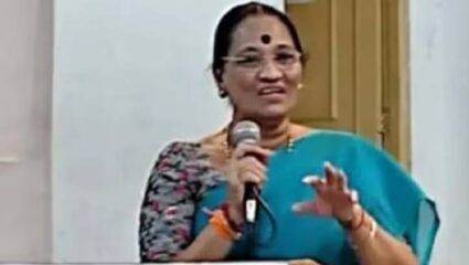 मुख्यमंत्री एकनाथ शिंदेंना अर्वाच्च भाषेत शिवीगाळ करणाऱ्या राजुल पटेल यांच्यावर गुन्हा दाखल