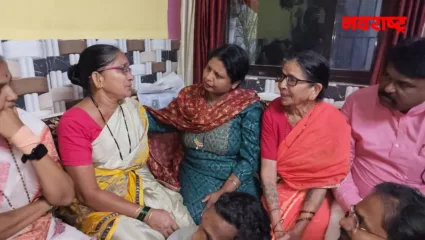 शीतल म्हात्रे प्रकरणात नेमली जाणारी एसआयटी उच्च न्यायालयाच्या अखत्यारीत असावी, शिवसेना नेत्या सुषमा अंधारे यांची मागणी; घेतली कल्याणमधील डायरे कुटुंबियांची भेट