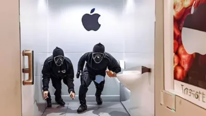 धाडसी चोरी! बाथरूमची भिंत फोडून चोरटे अॅपल स्टोअर मध्ये घुसले, 436 आयफोन केले लंपास