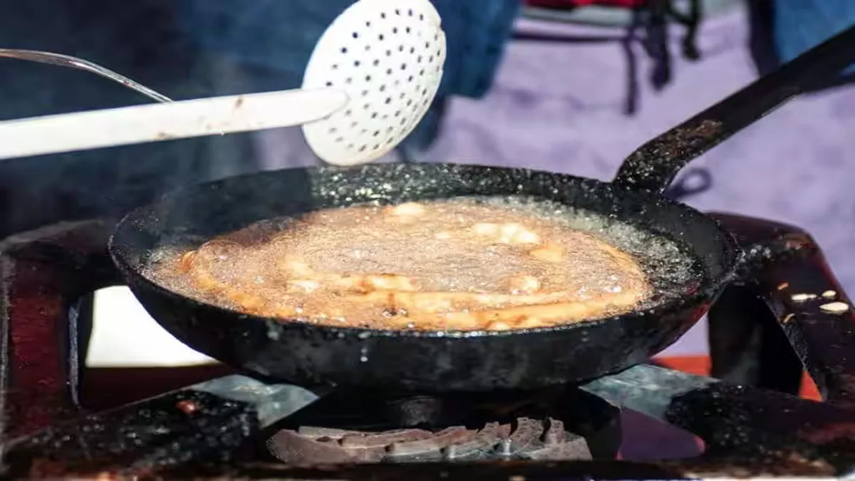 ‘हे’ 6 पदार्थ लोखंडी कढईत बनवणं आहे शरीरासाठी घातक, कारण माहिती आहे का?