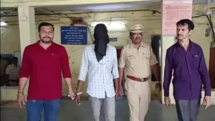 मोबाईल चोरट्याला प्रवाशाने पाठलाग करत पकडले, जखमी होऊनही मोबाईल वाचविण्यासाठी प्रवाशाने चोरट्याबरोबर केला संघर्ष