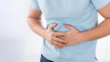 उन्हाळ्यात वाढतो Stomach Infection चा धोका, कारणं आणि लक्षणं जाणून घ्या