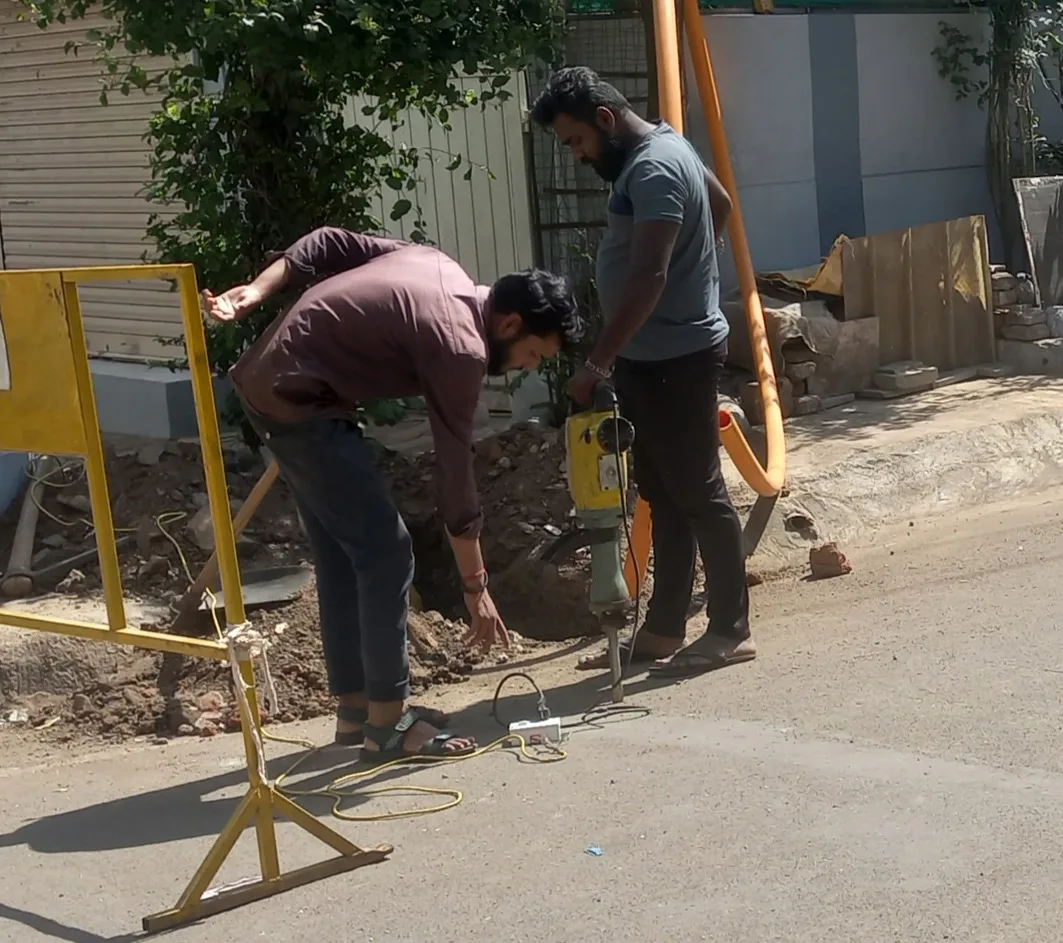 मनपा आयुक्तांच्या आदेशाला केराची टाेपली ;सिडकाेत सर्रास रस्त्याचे खाेदकाम