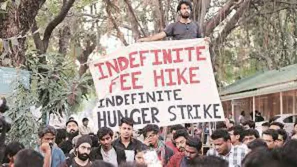 पुण्यात FTII च्या विद्यार्थ्यांचे बेमुदत उपोषण; संस्थेने काढलेल्या विद्यार्थ्याला पुन्हा घेण्यासाठी विद्यार्थी आक्रमक