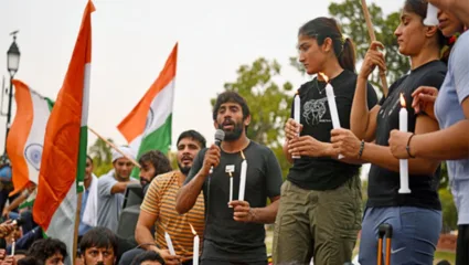 क्रिडा विश्वातील काळा दिवस! रक्ताच पाणी गंगेत, देशाचा सन्मान असलेल्या महिला खेळाडूंवर अपार मेहनतीने मिळालेले मेडल गंगेत सोडण्याची वेळ