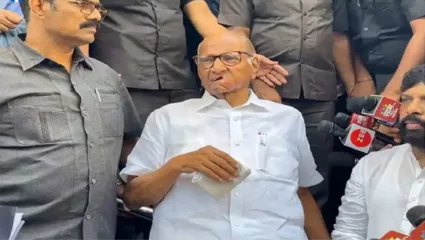 शरद पवार यांनी कार्यकर्त्यांशी साधला संवाद, दोन मिनिटांच्या संवादात समजावत दिले ‘हे’ संकेत