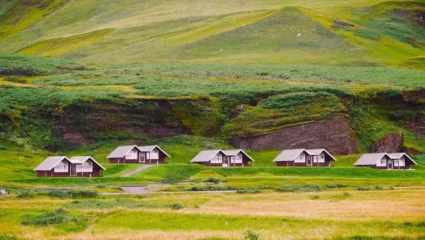  जगातील सर्वात अनोखे गाव, जिथे मुलांना घराबाहेर खेळता येत नाही ; जाणून घ्या काय आहे कारण