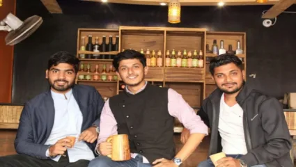 वडिलांची इच्छा होती की मुलानं IAS अधिकारी व्हावं, मुलानं मात्र उघडलं चहाचं दुकान, आता दरवर्षी 150 कोटींचा विकतोय चहा