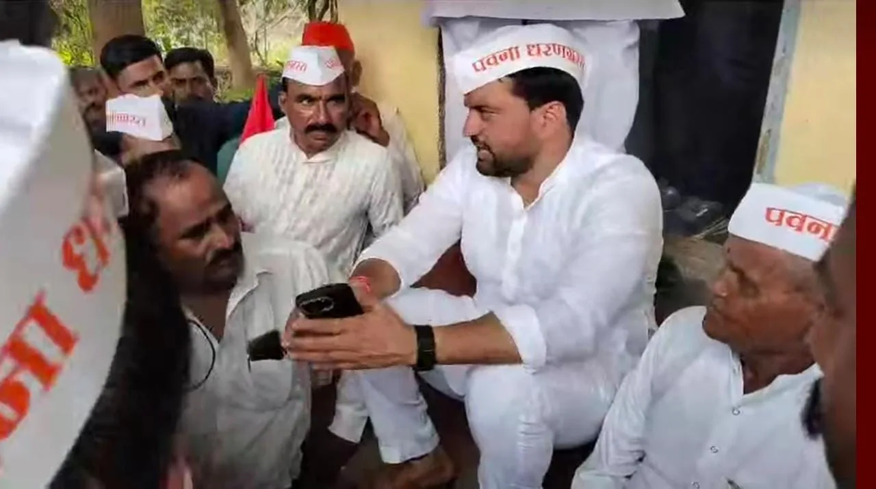 पवना धरणग्रस्तांचे आंदोलन : जलसंपदा विभागाच्या कार्यालयाला ठोकले टाळे ; विविध मागण्यांसाठी पिंपरी शहराचा पाणीपुरवठा रोखला