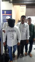नवराष्ट्र बातमीच्या दणका! खुलेआम भरस्त्यात हुक्का पार्टी करणाऱ्याला एकाला अटक दोन आरोपीच्या शोधात पोलीस