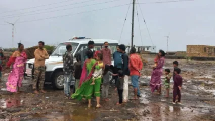 ‘बिपरजॉय’चा बसतोय जबरदस्त तडाखा; 12 हजारांपेक्षा जास्त विजेचे खांब कोसळले, वाहतुकीवरही परिणाम; नेमकी परिस्थिती काय? जाणून घ्या…