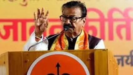 शिवसेनेच्या 40 आमदारांमुळं भाजप सत्तेत; मुख्यमंत्री एकनाथ शिंदे यांच्यासमोर बैठकीत गजनान किर्तीकरांचं विधान; भाजपच्या दबावतंत्राला शिंदे गटाकडून उत्तर?