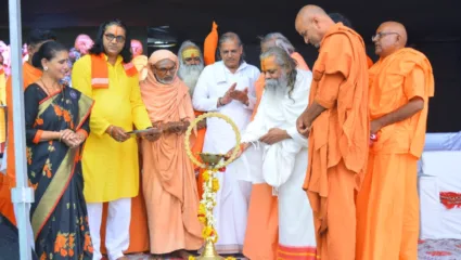 श्री शनि आश्रमात पंच महाभूतांचे रक्षण करण्याचा एकात्मिक संकल्प; देशभरातील सहाशेहून अधिक संतांचा सहभाग
