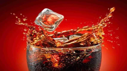 कोल्ड्रिंक पिताना काळजी घ्या! त्यामध्ये कॅन्सर निर्माण करणारं रसायन aspartame तर नाही ना? WHO लवकरच देणार इशारा