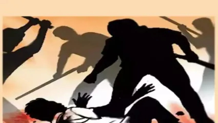 मुलींना घेण्यासाठी आलेल्या वडिलावर धारदार शस्त्राने हल्ला; आरोपी मागून आला अन्…