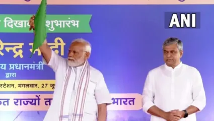 पंतप्रधान नरेंद्र मोदींनी 5 वंदे भारत एक्सप्रेसला दाखवला हिरवा झेंडा, मडगाव-मुंबईचाही समावेश