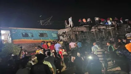 कोणी रडतंय, कोणी हसतंय तर कोणी ओरडतंय; रेल्वे अपघातानंतर प्रवाशांमध्ये जाणवताहेत ‘ही’ लक्षणं