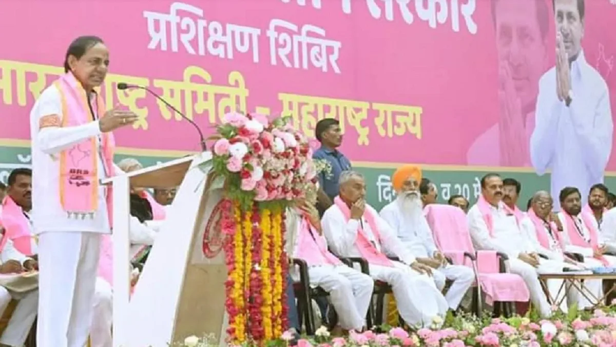 गुलाबी गमछ्याचील वादळ येतंय !