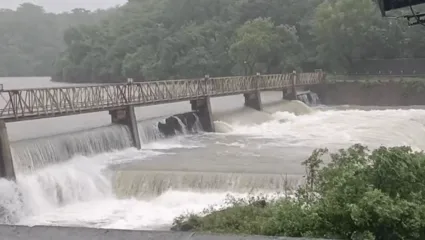 कोल्हापुरात मुसळधार पाऊस; जिल्ह्यातील 57 बंधारे पाण्याखाली, पंचगंगेचे पाणी पात्राबाहेर…