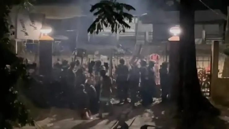 मुख्यमंत्री कार्यालयावर जमावाचा हल्ला; 18 हल्लेखोरांना अटक,  भाजप नेत्यांचाही समावेश