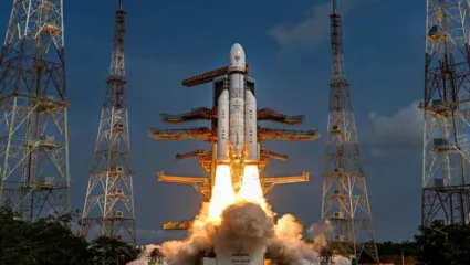 रॉकेटसोबत जोडण्यात आलं चांद्रयान-3, पुढच्या आठवड्यात चंद्रावर उतरून करणार वातावरणाचा अभ्यास