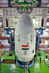 चांद्रयान-3 आज अवकाशात झेपावणार, रॉकेटमध्ये भरलं जातय इंधन, 40 दिवसांनी लँडर चंद्रावर उतरणार!