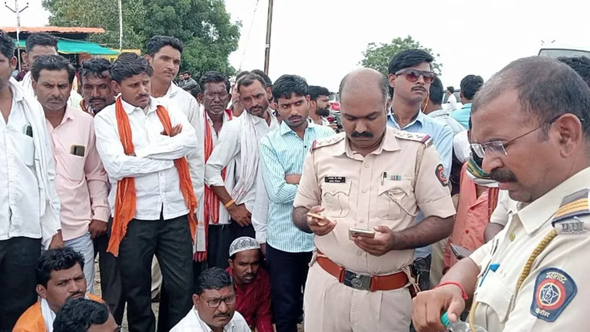 Car Moved Into A Hotel One Dead In Hingoli Accident Nrsr