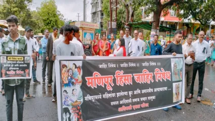 मणिपूरमधील महिला अत्याचाराच्या घटनांच्या विरोधात जव्हारमध्ये रास्ता रोको, आदिवासी समाजाने केली ‘ही’ मागणी