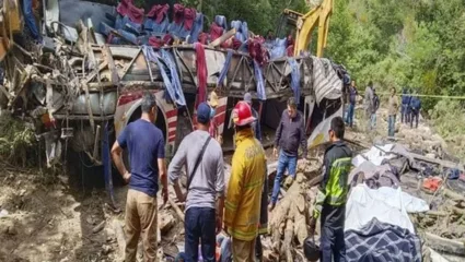 मॅक्सिकोमध्ये बस दरीत कोसळून भीषण अपघात- 27 जणांनी गमावले प्राण,21 जखमी
