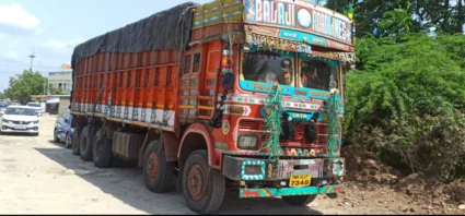 कुर्डुवाडी पोलिसांचे ‘ऑपरेशन ऑल आऊट’; महाराष्ट्रातून कर्नाटकात जाणारा तांदूळ पोलिसांनी पकडला