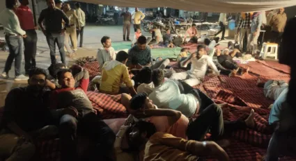 शेतकऱ्यांनी संपूर्ण रात्र काढली आमदाराच्या घरासमोर; धानाचे चुकारे रखडल्याने संतप्त शेतकऱ्यांचा ठिय्या