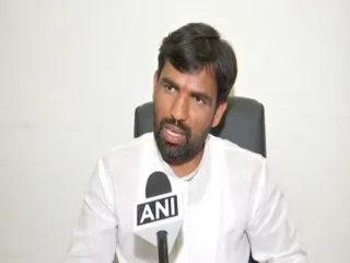 शेतकऱ्यांच्या दुधाला भाव वाढवून द्या : आ. राम सातपुते सभागृहात आक्रमक