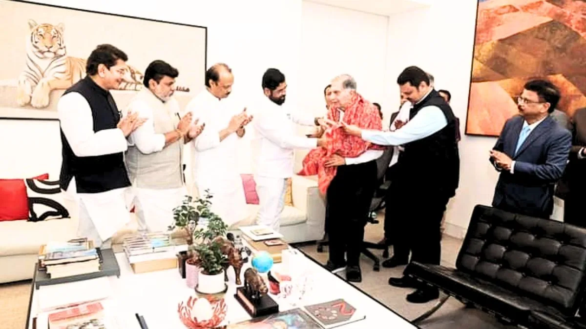 महाराष्ट्राचा पहिला उद्योगरत्न पुरस्कार ज्येष्ठ उद्योजक रतन टाटा यांना प्रदान; मुख्यमंत्री एकनाथ शिंदेंसह उपमुख्यमंत्री देवेंद्र फडणवीस आणि अजित पवार यांची उपस्थिती
