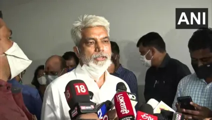 ज्यांना कांदा खाणं परवडत नसेल त्यांनी तीन चार महिने कांदा खाऊ नका : मंत्री दादा भुसेंचा अजब सल्ला