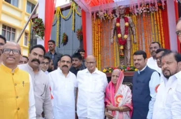 विधिमंडळ परिसरात गणपतराव देशमुख यांचे स्मारक उभारणार, उपमुख्यमंत्री देवेंद्र फडणवीस; सांगोल्यात पूर्णाकृती पुतळ्याचे अनावरण