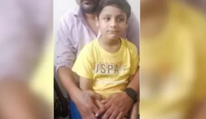 8 वर्षाचा मुलगा लिफ्टमध्ये 3 तास अडकला, आरडाओरडा करण्यापेक्षा बसून पूर्ण केला होमवर्क!