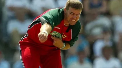 झिम्बाब्वे क्रिकेट संघाचा माजी कर्णधार हिथ स्ट्रीकचं वयाच्या ४९ व्या वर्षी निधन, कर्करोगाशी सुरू असलेली झुंज संपली!