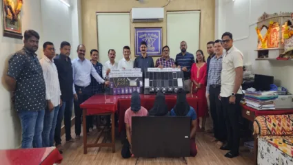 मेल एक्प्रेसमध्ये लुटणाऱ्या प्रवाशांना मुंबई रेल्वे एसटीएफने तिघांना ठोकल्या बेड्या, ९ लाखाचा माल जप्त