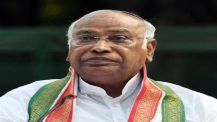 खर्गेंच्या नव्या संघाचा संदेश