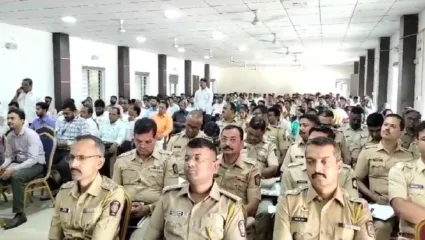  शहरातील पोलीस आणि गणेश मंडळांची गणपतीपूर्वी नाशिक भीष्मराज सभागृहामध्ये बैठक