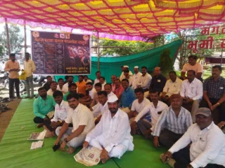 मंगळवेढ्यात मराठा आरक्षणासाठी आंदाेलनाचा दूसरा दिवस ; शाळा, महाविद्यालय ,बँका बंद ठेऊन आंदाेलनास दिला  पाठींबा