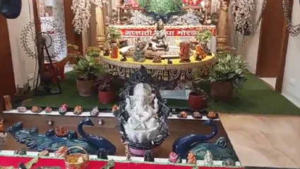 खंडेलवालांकडे ३५१ गणेश मूर्तींची सजावट, देश विदेशातील गणेश मूर्ती आणि चांद्रयान ३ चा साकारला देखावा