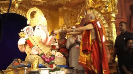 ढोलताशाच्या गजरात दगडूशेठ गणपतीची भव्य आगमन मिरवणूक; डॉ. मोहन भागवत यांच्या हस्ते झाली प्राणप्रतिष्ठापना